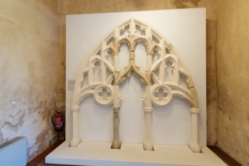 Restos del claustro en la almazara del monasterio de la Valldigna
